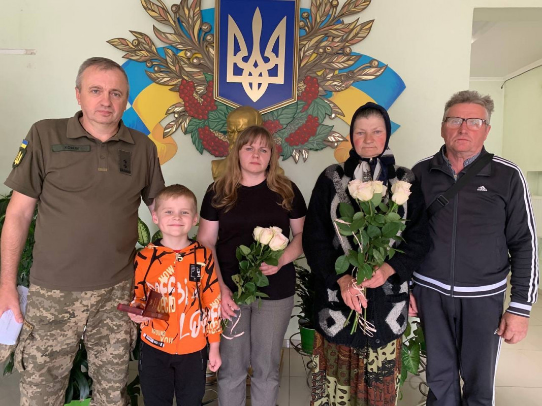 Син залишився без батька: Президент України посмертно нагородив захисника з Волині