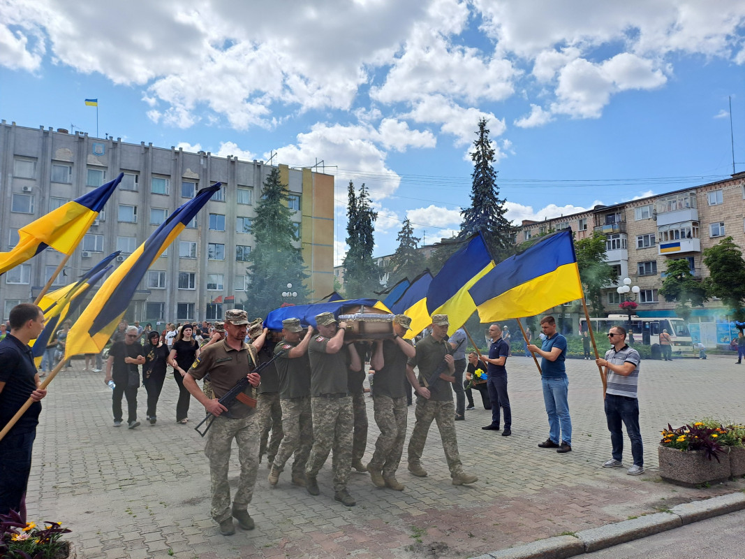 Більше місяця лікарі боролися за його життя, але серце не витримало: на Волині попрощались з Героєм Ігорем Фейдаком