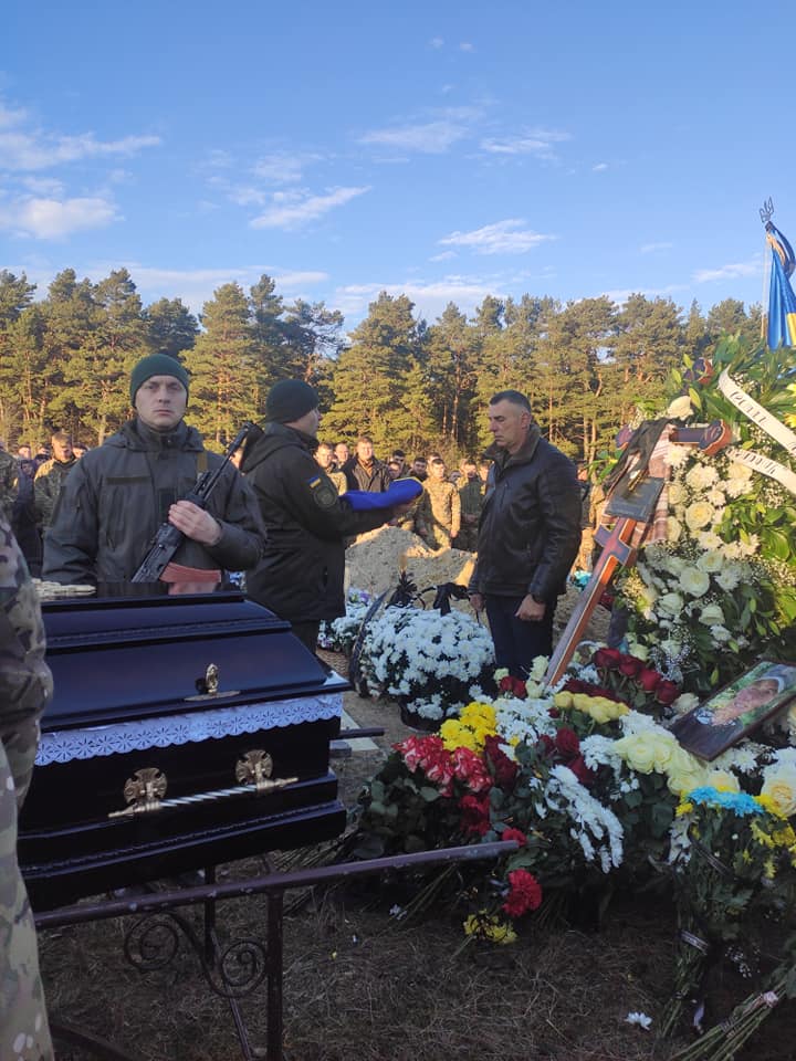 Два молоді Герої загинули в одному бою: на Волині попрощалися із командиром Володимиром Балем