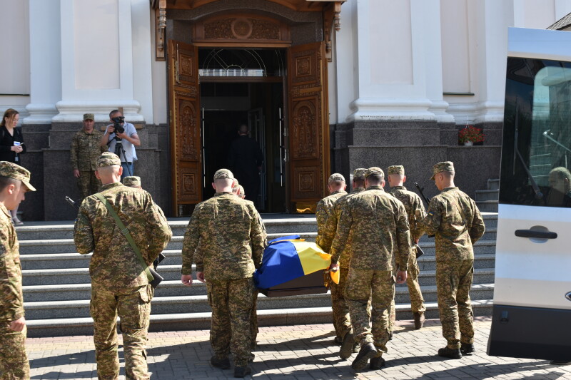 Загинув майже два роки тому: у Луцьку попрощались з молодим Героєм Іллею Пузирніковим
