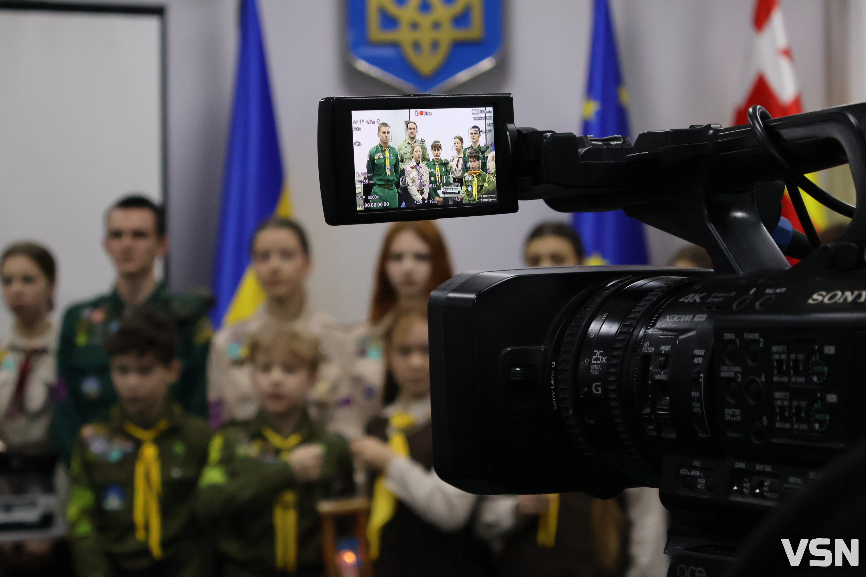 Світло миру в сесійній залі: пластуни передали Вифлеємський вогонь Луцькій міськраді