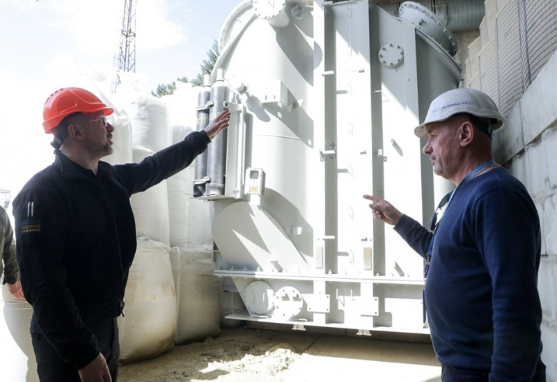 На Волині Денис Шмигаль оглянув хід будівництва другого рівня захисту на енергетичних підстанціях