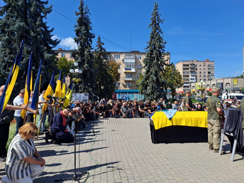 Мріяв благословити доньку на весіллі: на Волині провели в останню путь 49-річного Героя Ігоря Хомича
