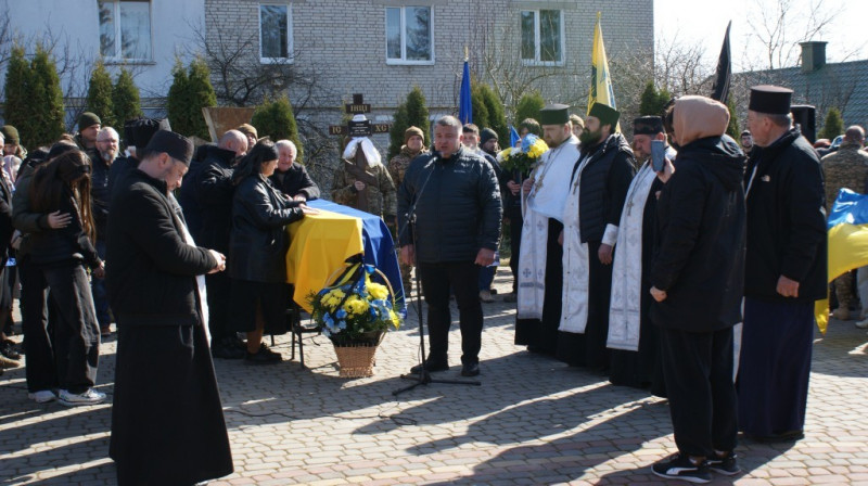 У громаді на Волині попрощалися із 23-річним розвідником «Азова» Назаром Поліщуком