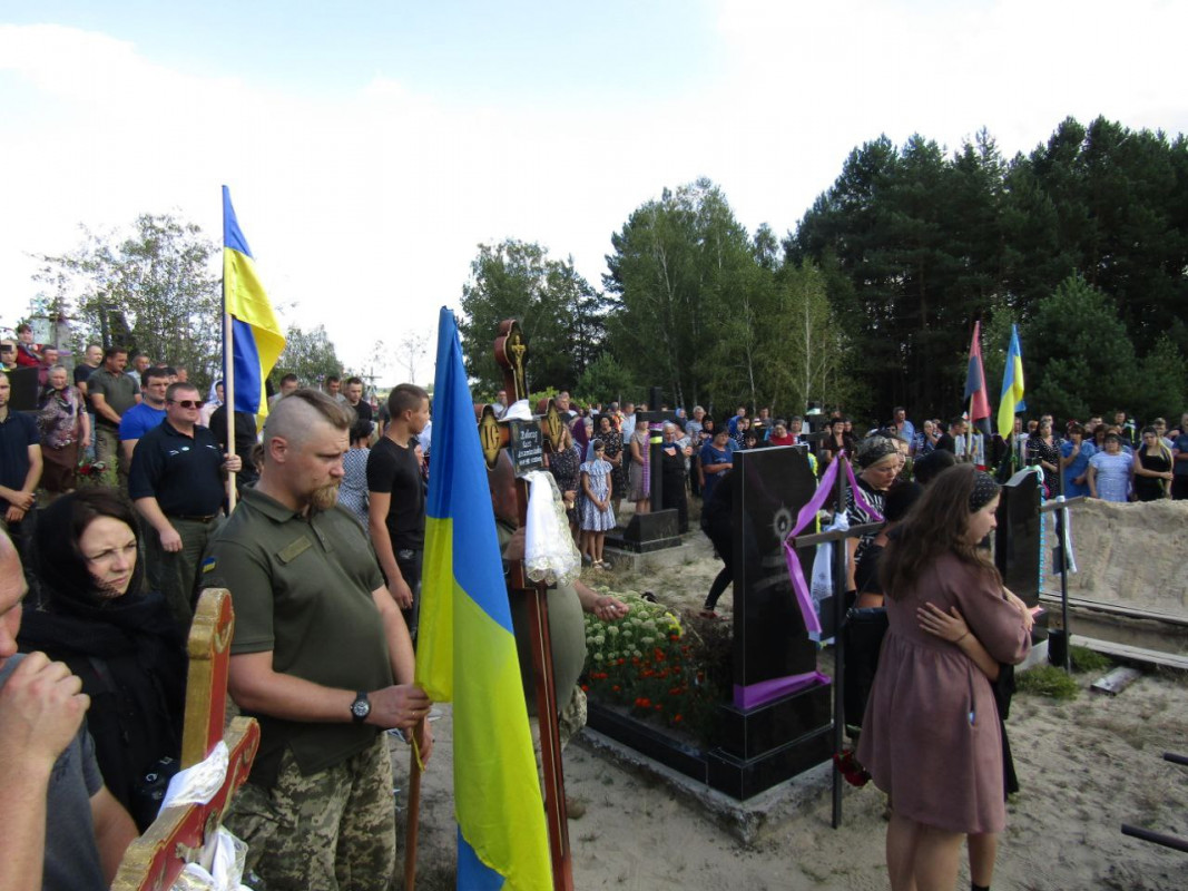 В один день громада прощається відразу з трьома Героями: на Волині поховали молодого захисника Олега Новосада