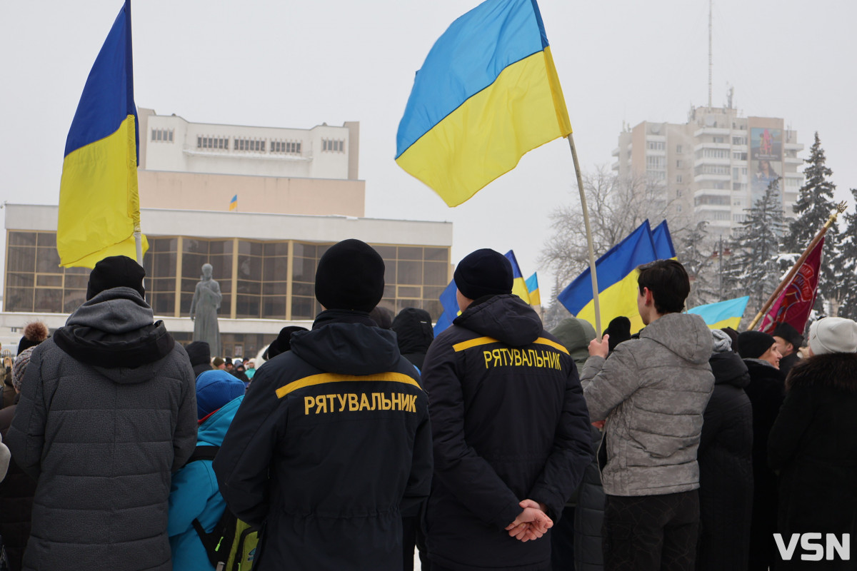 Лучани об’єдналися в «Ланцюг Єднання» до Дня Соборності України. Фоторепортаж