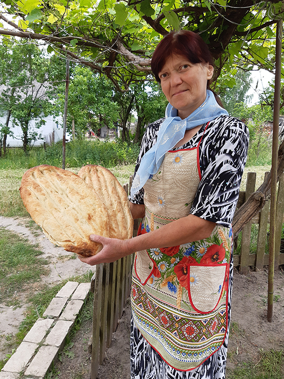 І чуреком пригостить, і тандир покаже: волинянка розповіла, як печеться азербайджанський хліб