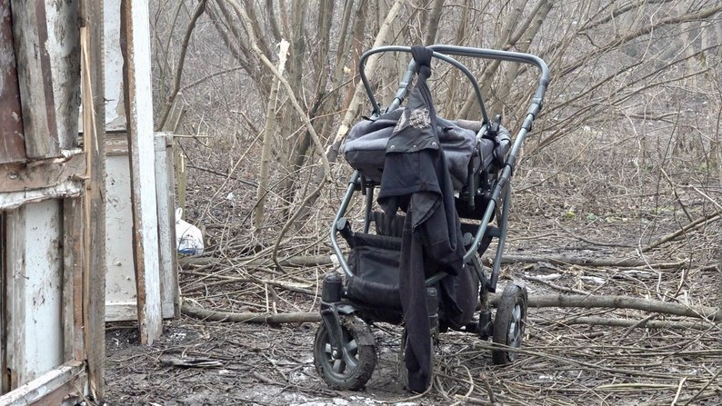 Чоловік з Волині жив в саморобному наметі з жінкою і п'ятьма дітьми