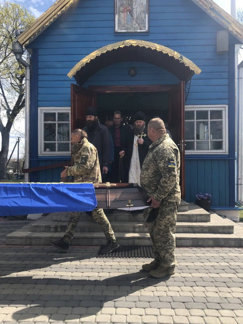 Захищав країну з 2014 року: на Волині попрощалися з Героєм Олександром Будніком