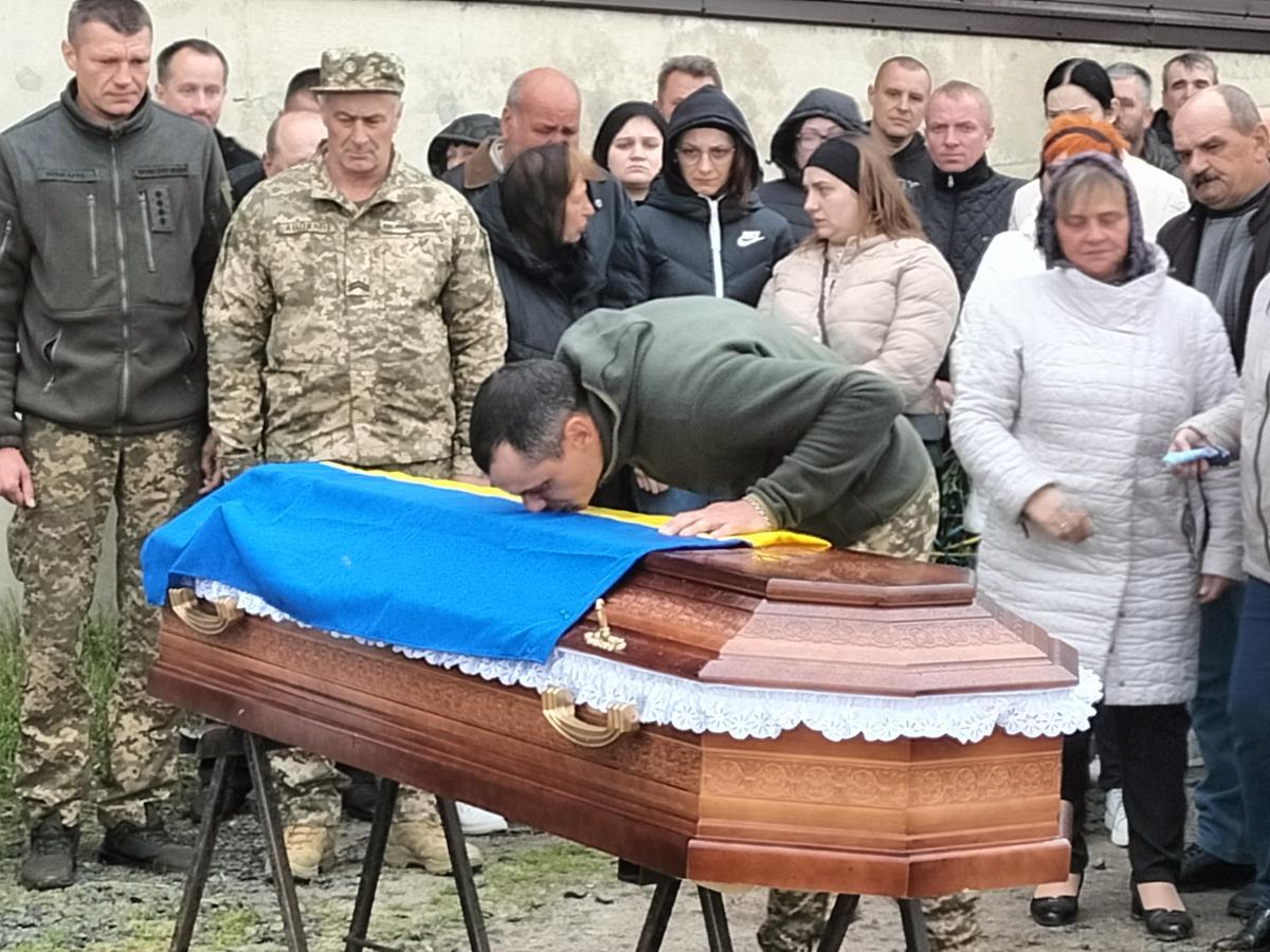 І навіть небо прощалося сльозами: на Волині провели в останню путь Героя Сергія Богуцького