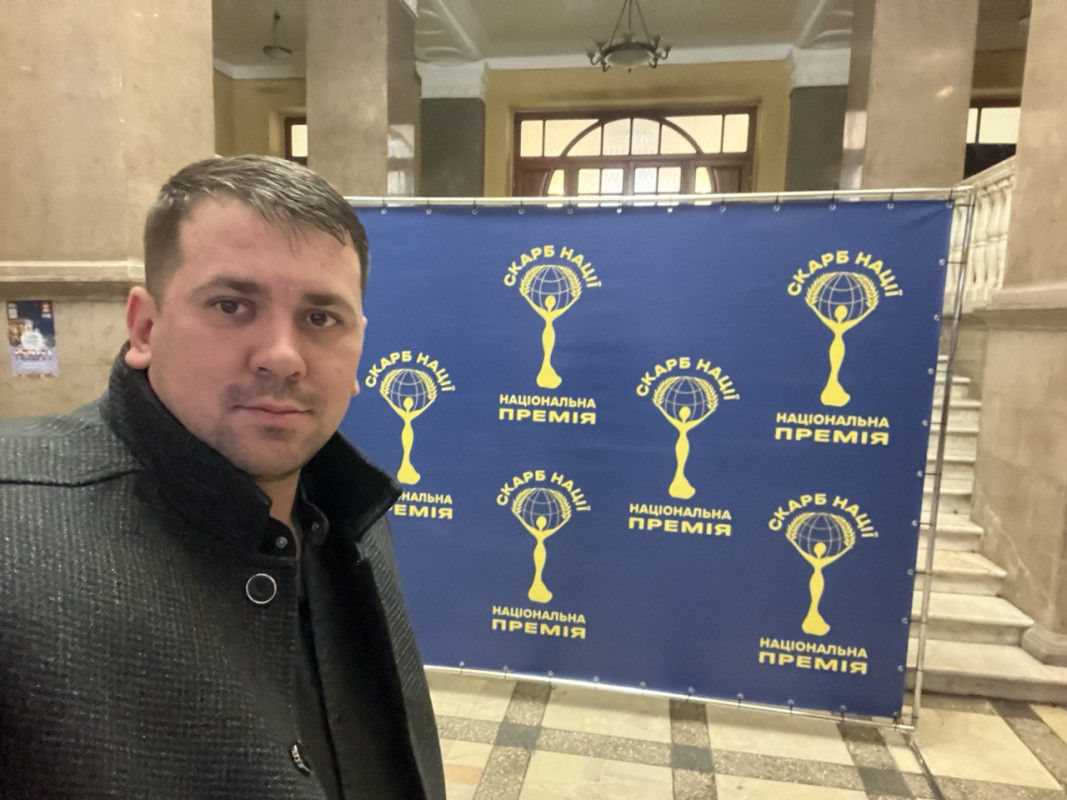Здійснили понад 30 поїздок у зону бойових дій: волонтера з Волині відзначили національною премією