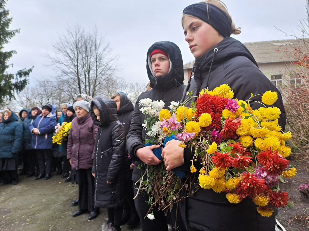 Влітку отримав повістку, а в листопаді загинув: на Волині усе село прийшло на похорон Героя Сергія Клекоцюка. Фото