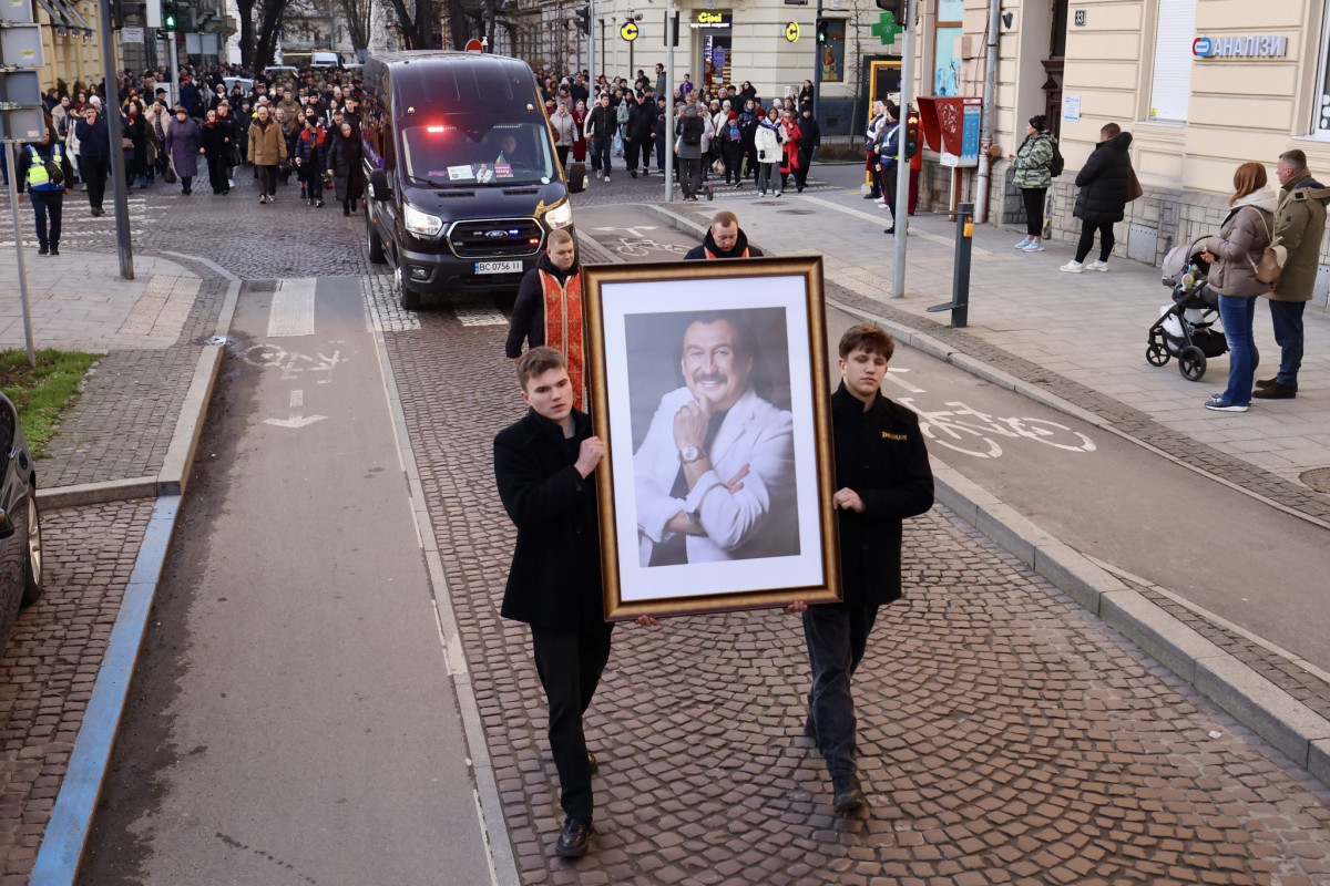 Військовий оркестр Волині провів в останню путь народного артиста Степана Гігу