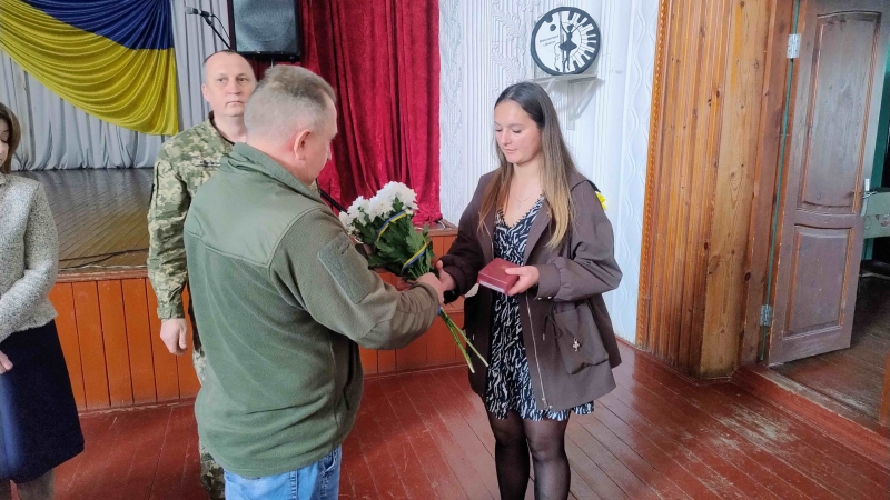 Рік родина жила з надією, що він у полоні: Героя з Волині посмертно нагородили оредном