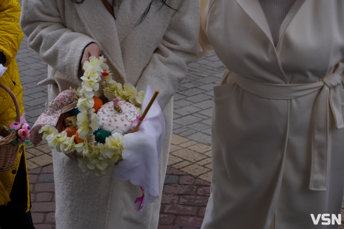 Як у Луцьку освячують Великодні кошики? Фоторепортаж