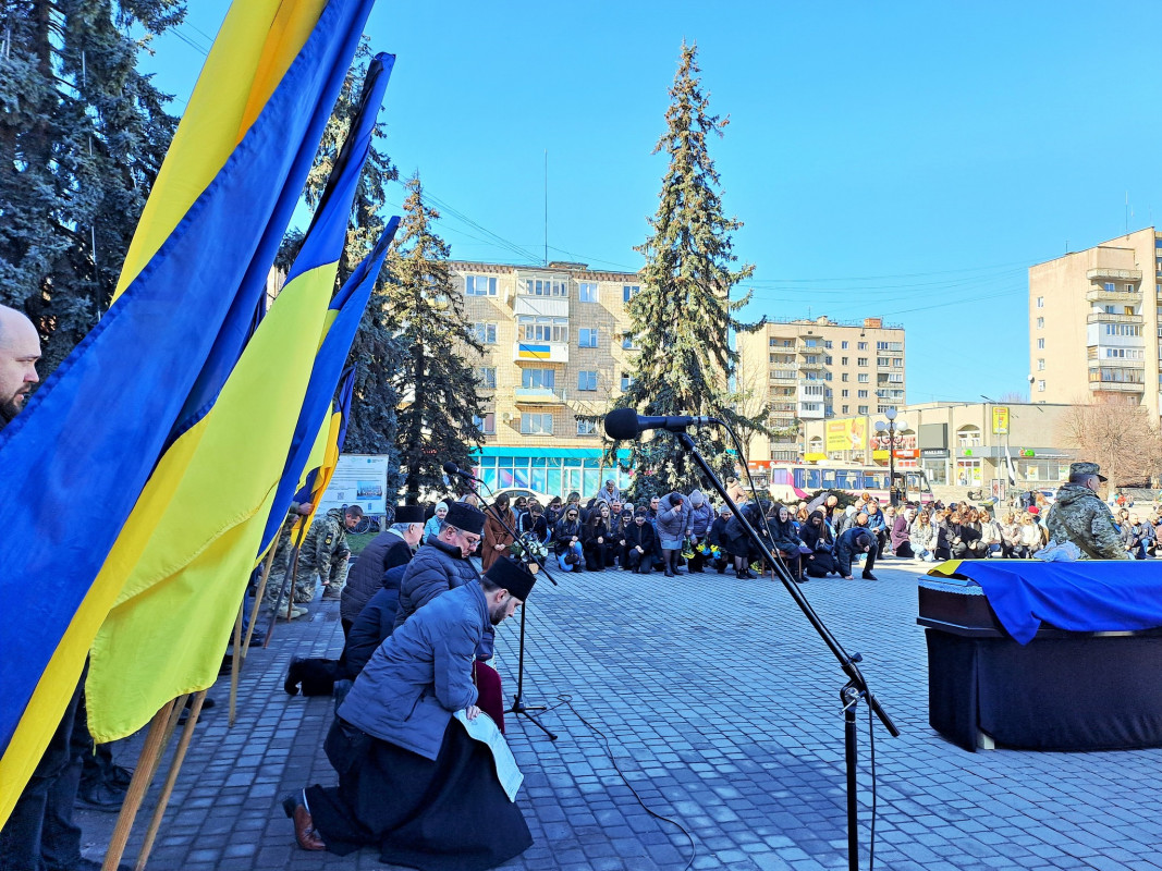Пів року надій і сподівань: на Волині попрощалися з Героєм Анатолієм Нестеруком
