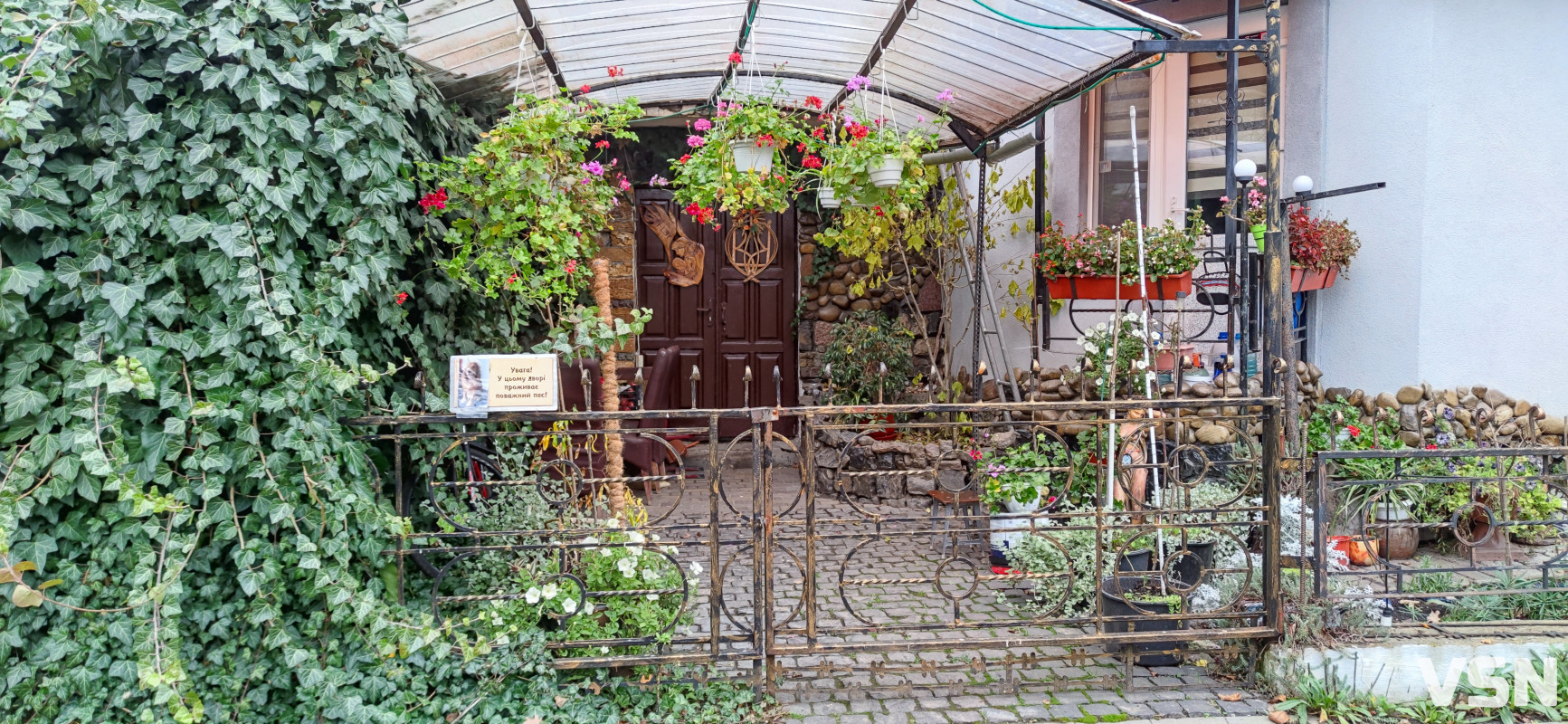 Три кілометри життя: фоторепортаж із найдовшого будинку України в Луцьку