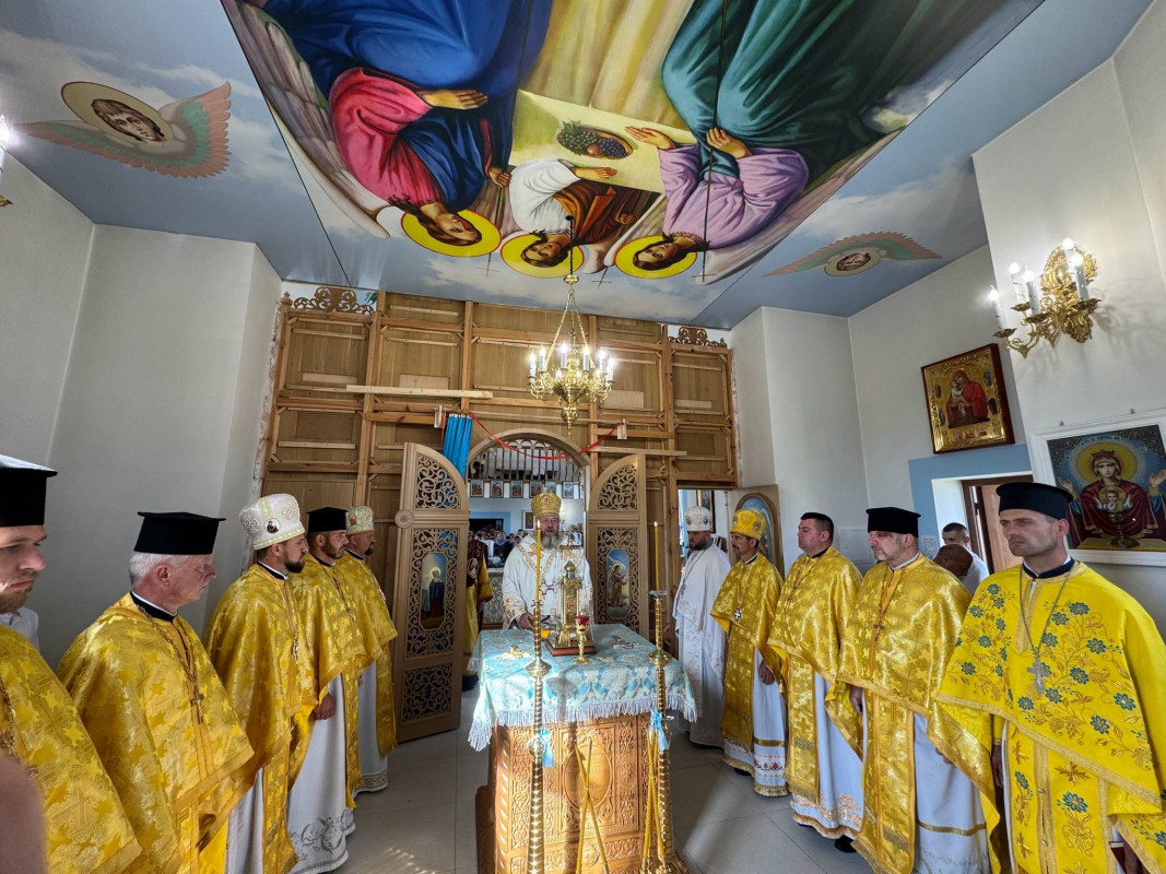 На Волині після пожежі відбудували храм: його освятив митрополит Михаїл