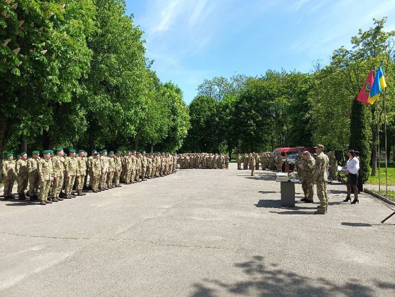 Звільнили у запас: у Луцьку нагородили демобілізованих прикордонників-строковиків