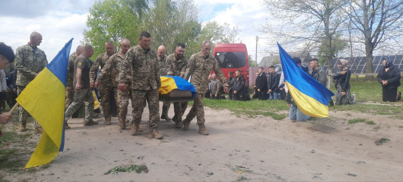 Взяв весь удар на себе, тож товариш врятувався: спогади про 33-річного командира, батька трьох дітей з Волині