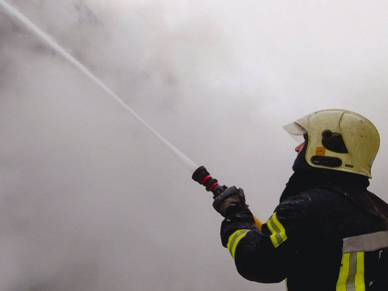 У Луцьку сталася пожежа: чоловіка госпіталізували