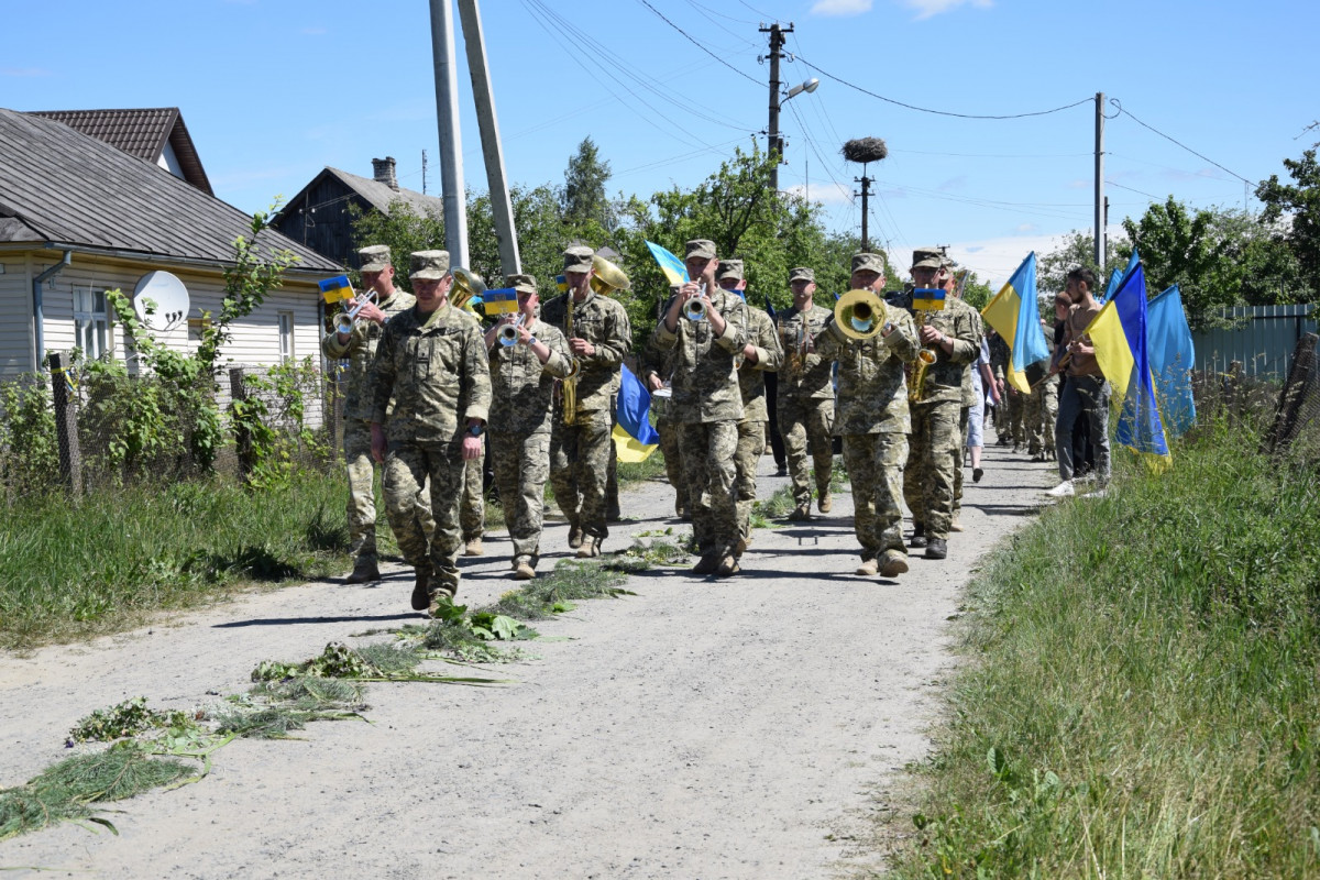 Понад 2 роки вважався зниклим безвісти: на Волині поховали 30-річного прикордонника Іллю Добринюка