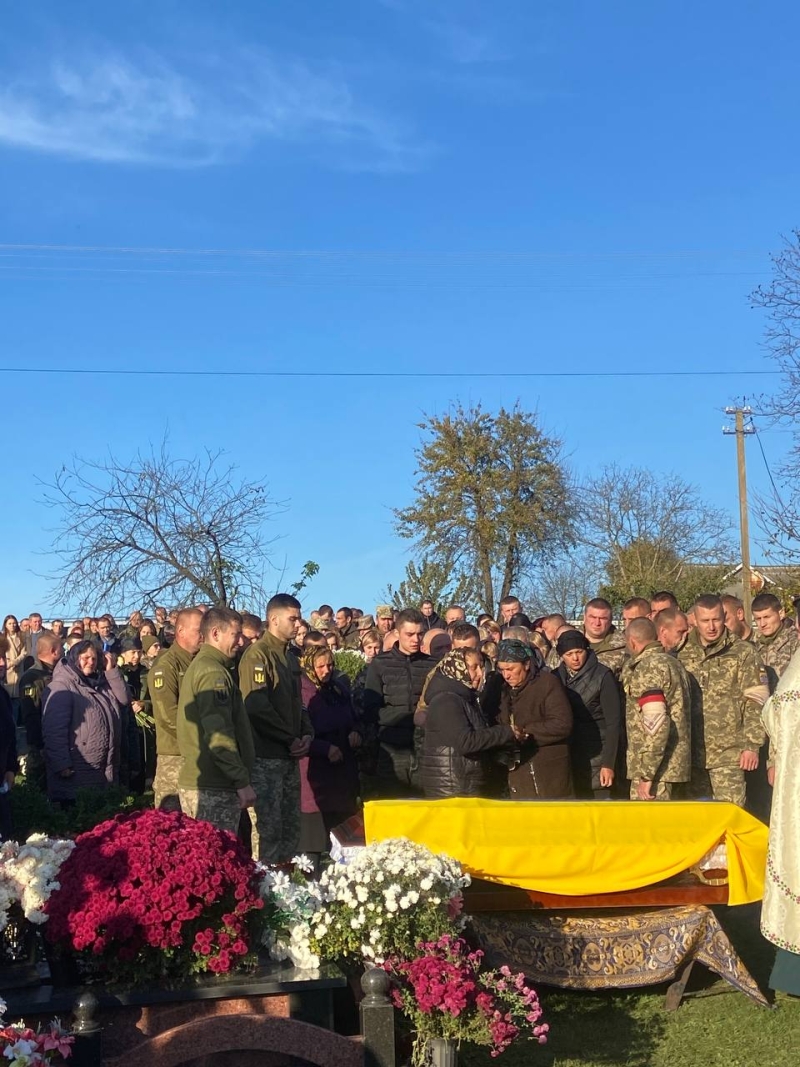 На Волині все село проводжало в останню путь молодого командира Юрія Гимзу. Фото