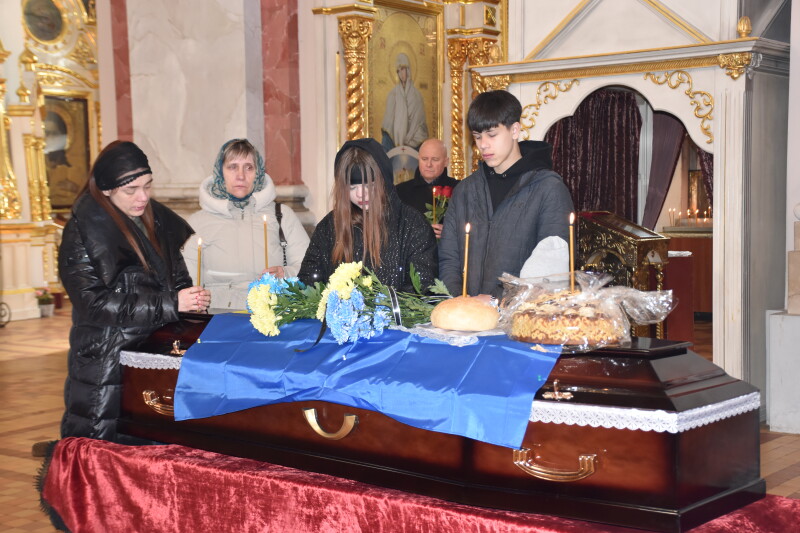 Загинув на Донеччині: у Луцьку попрощалися з Героєм Андрієм Головченком