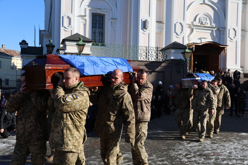 Два прощання в один день: лучани провели в останню путь Героїв Андрія Черняка та Артема Петровського