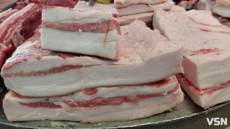 Скільки коштує м'ясо та сало на ринку у Луцьку