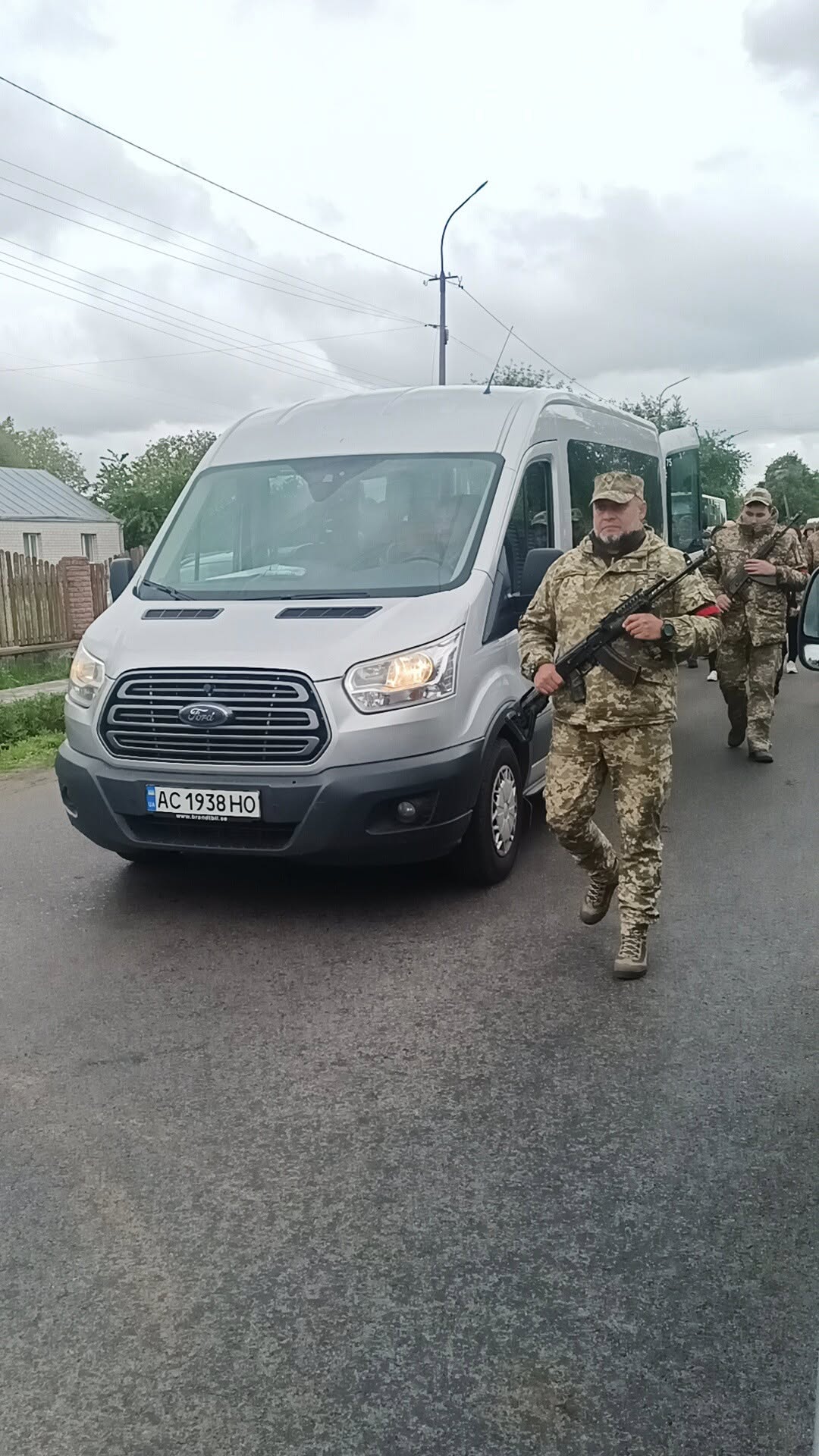 Без надійного плеча залишилися дружина, син та донька: на Волині попрощались з Героєм Павлом Плисюком