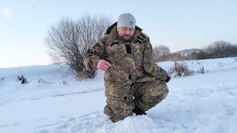 Зимова риболовля на Стиру в Луцьку: рятувальники нагадали правила безпеки на льоду