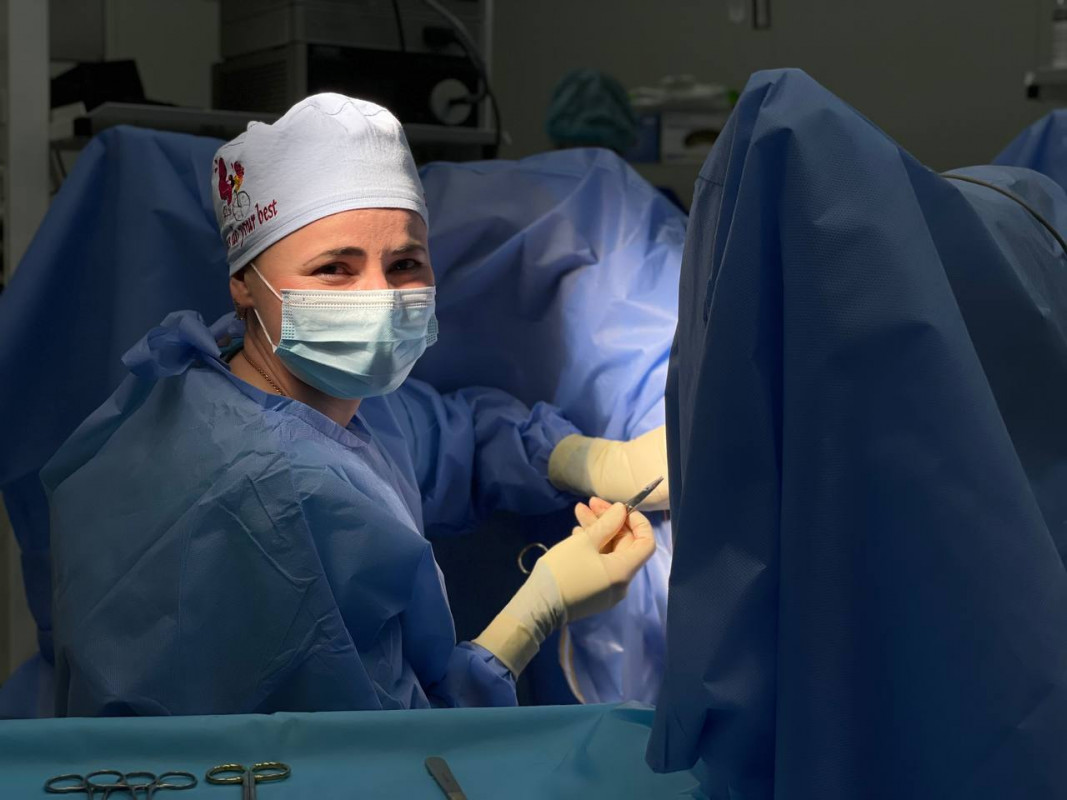 «За день по три-чотири операції, кожна з яких триває дві години»: волинянка успішно реалізовує себе в хірургічній гінекології