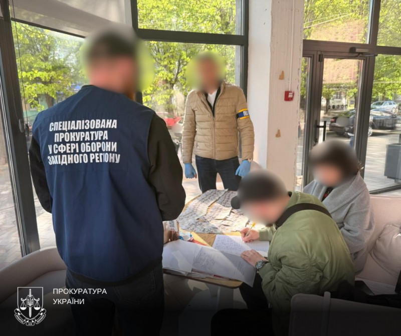 На Волині посадовець ТЦК і ексвійськовий за гроші знімали з розшуку військовозобов’язаних