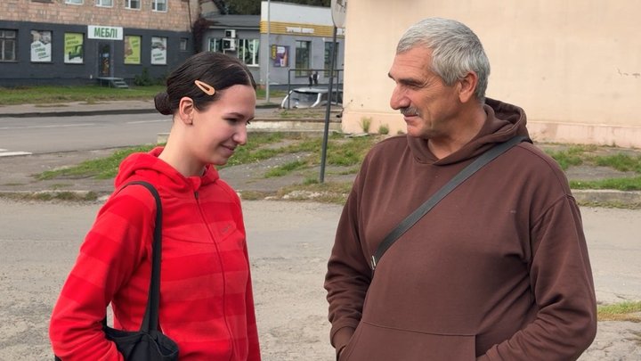 Втекли з окупації з двома дітьми і почали все з нуля: як родина із Запорізької області відбудувала стару хату на Волині