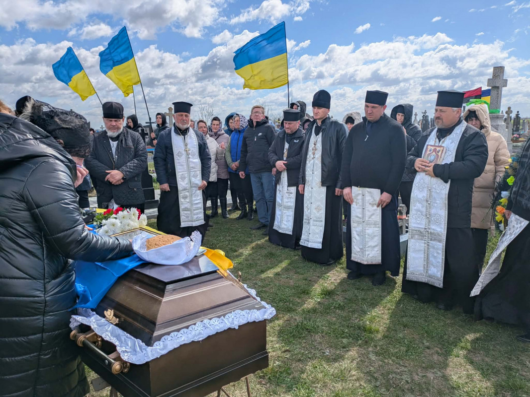 Герою назавжди 50: на Волині в останню дорогу захисника Володимира Омельчука