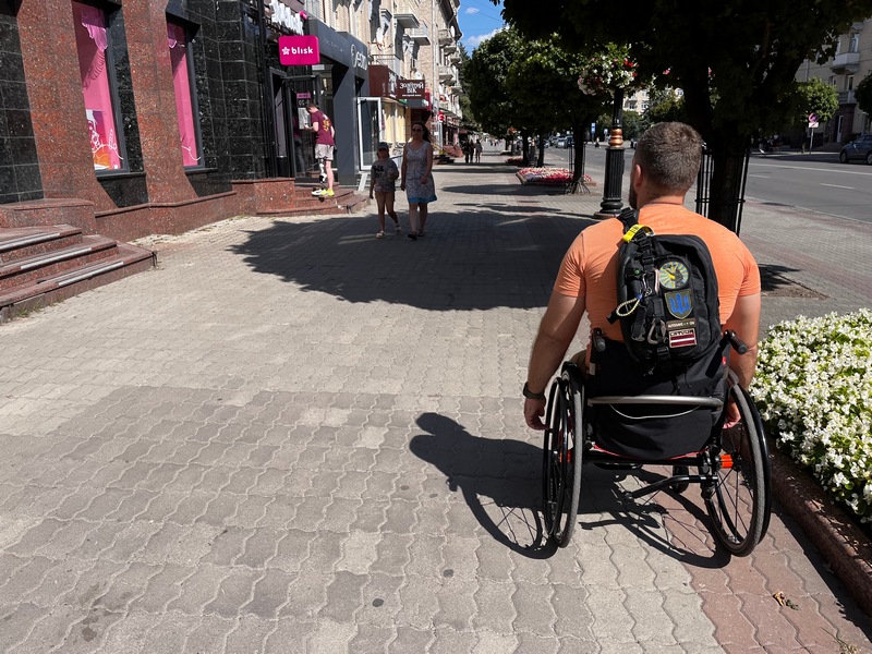 Урятував 32 побратимів і втратив обидві ноги: історія ветерана з Волині