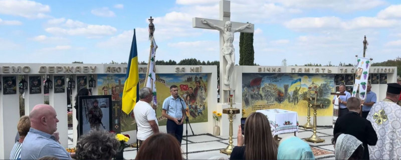 25 років освяченню храму та шана загиблим: у громаді на Волині відкрили меморіал Пам’яті