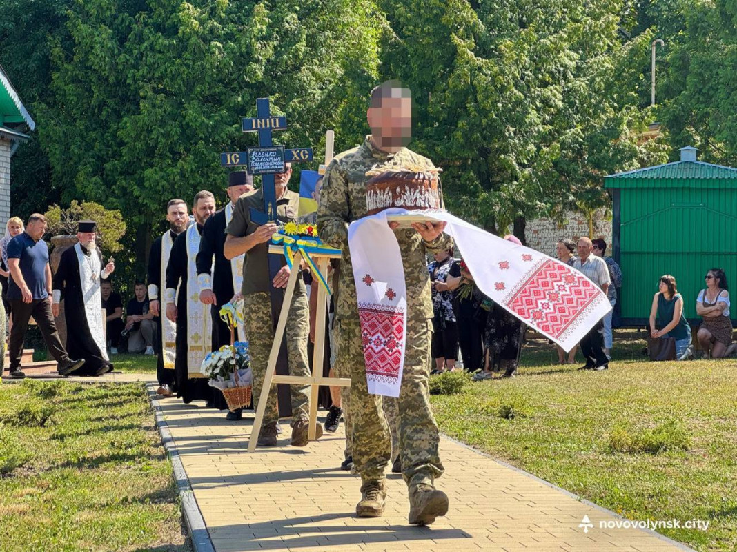 Герою було лише 20 років: на Волині попрощалися із полеглим воїном Валентином Агеєнком