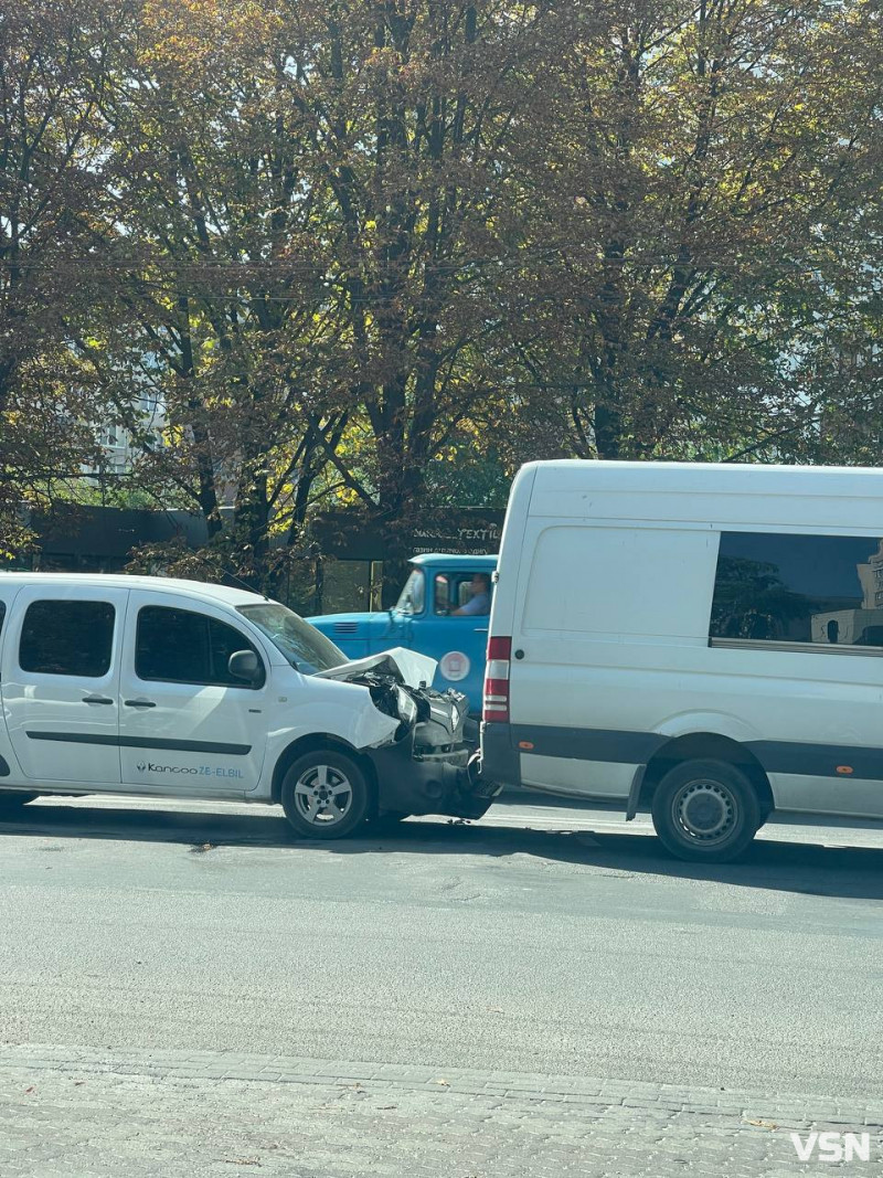 У Луцьку сталася ДТП за участі двох автівок