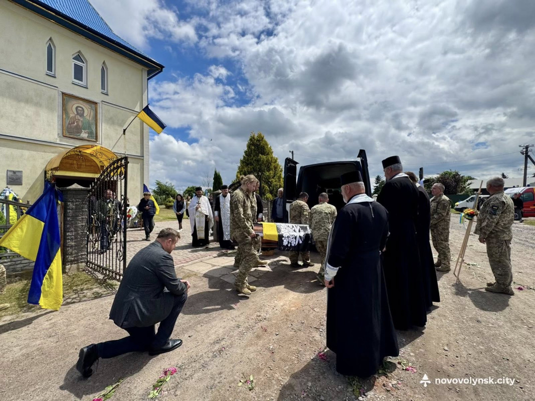 На Волині провели в останню путь Героя Андрія Грущука, який загинув понад 2 роки тому