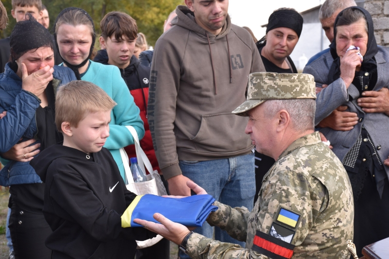 На Волині провели в останню путь 46-річного Героя Леоніда Мізернюка