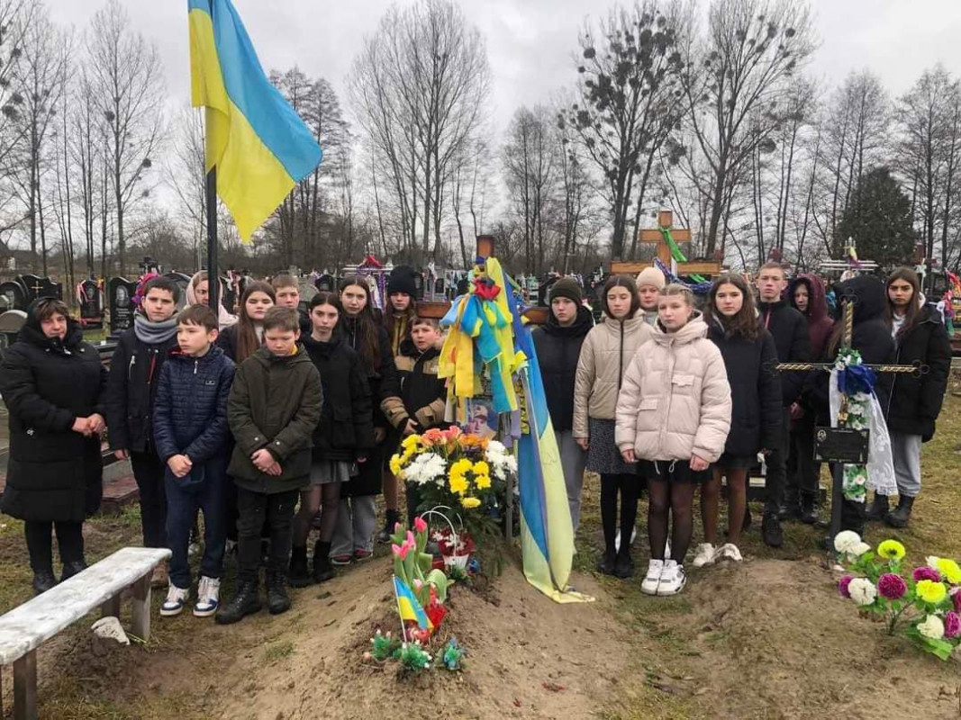 У ліцеї на Волині відкрили меморіальну дошку на честь загиблого воїна Дмитра Пінчука