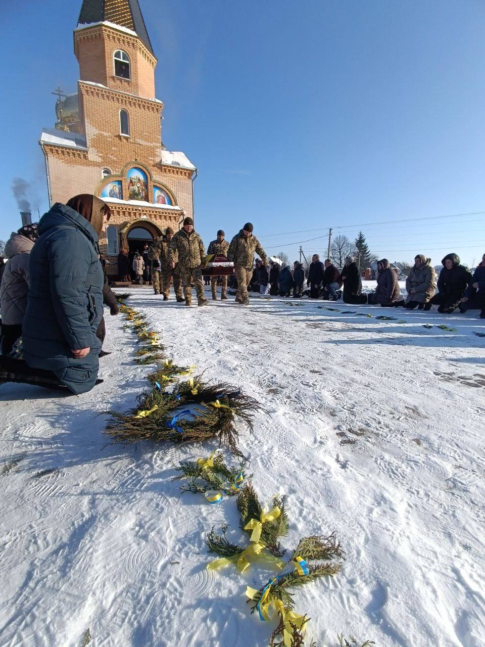 Понад два роки вважався зниклим безвісти: на Волині попрощалися з Героєм Олегом Півнем