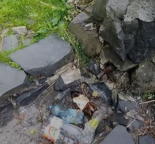 На Волині «зникло» унікальне джерело: місце з цілющою водою перетворилося на смітник