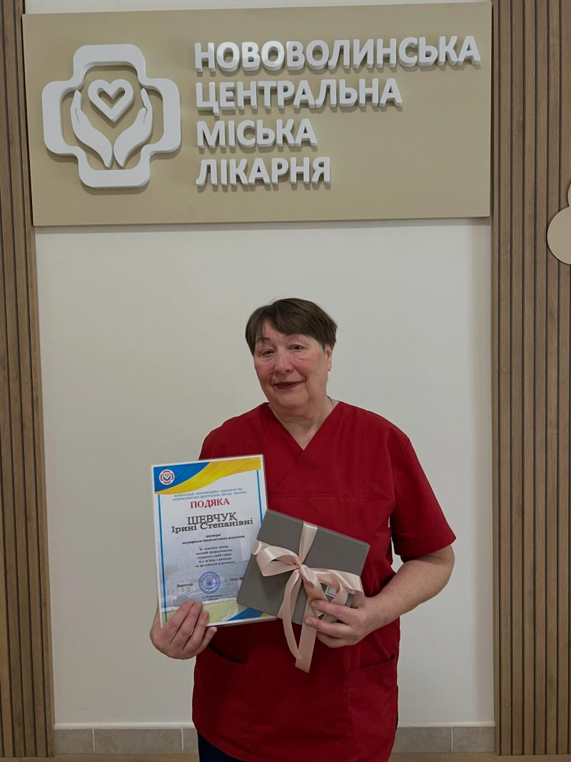 Акушерка з Волині пішла на заслужений відпочинок після 40 років роботи у пологовому