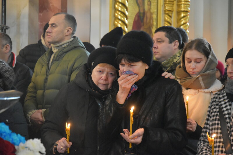 Загинув під час виконання бойового завдання: у Луцьку попрощалися із Героєм Анатолієм Петруком