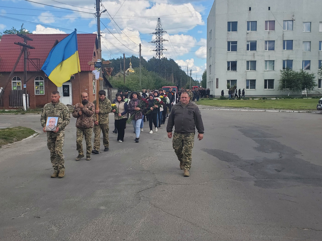 Троє синів втратили батька: на Волині попрощались з Героєм Миколою Кураном
