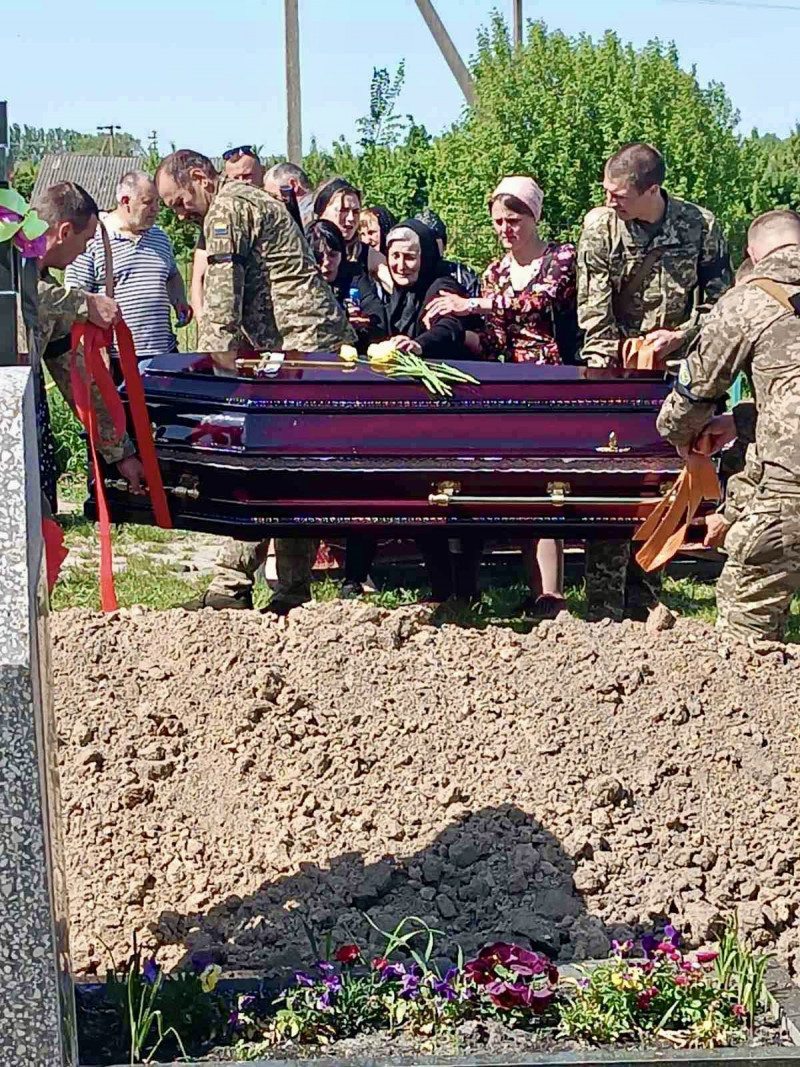 Більше року вважався зниклим безвісти: на Волині попрощалися із Героєм Олександром Книшем