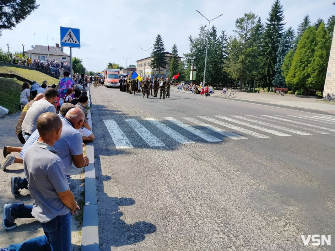 До останнього подиху був вірний присязі: на Волині попрощалися з Героєм Володимиром Охримчуком